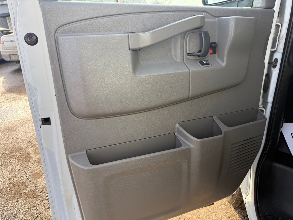 2020 Chevrolet Express Image 35