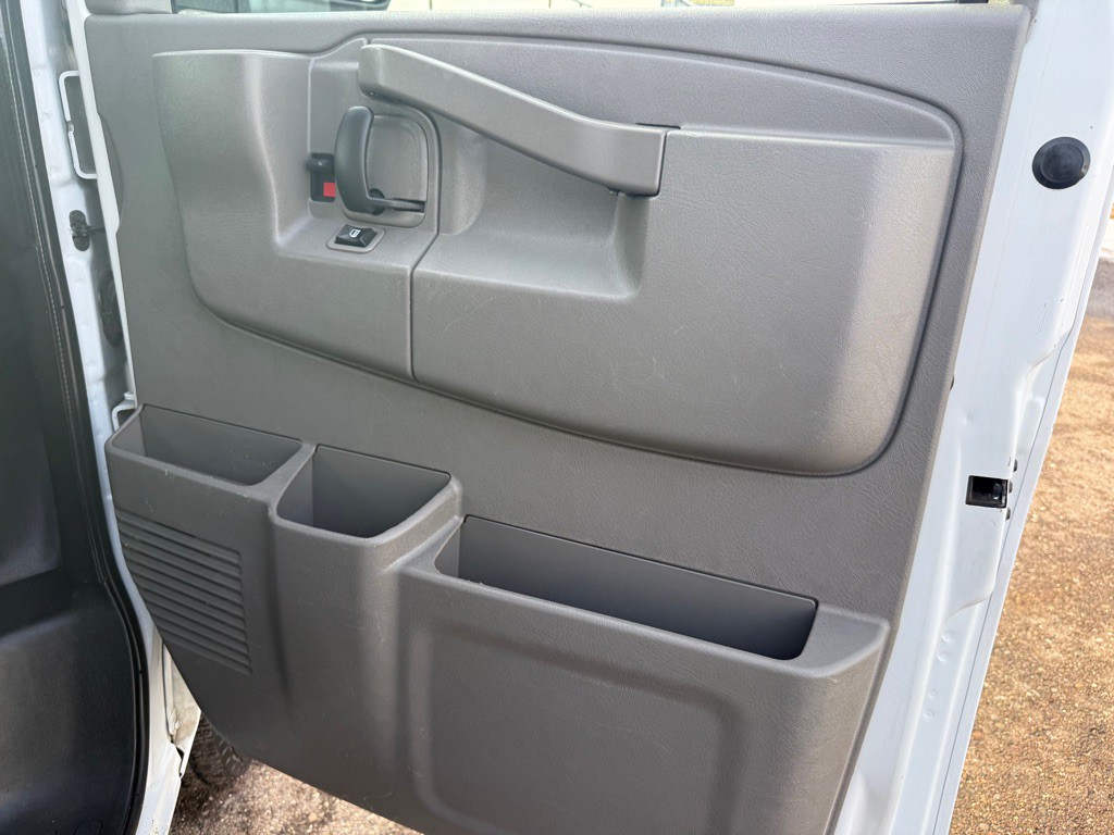 2020 Chevrolet Express Image 36