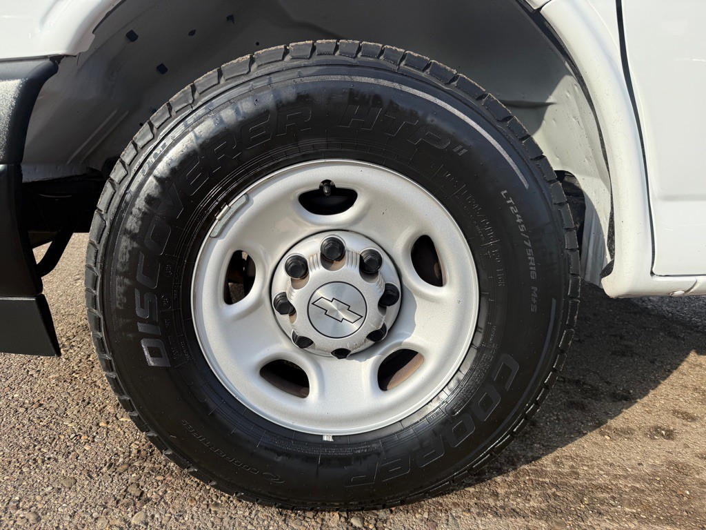 2020 Chevrolet Express Image 44