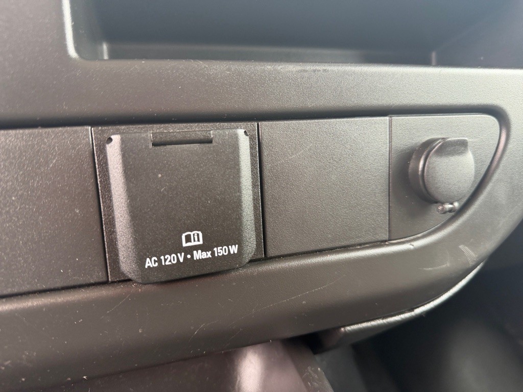 2020 Chevrolet Express Image 21