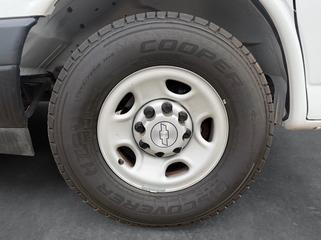 2020 Chevrolet Express Image 26