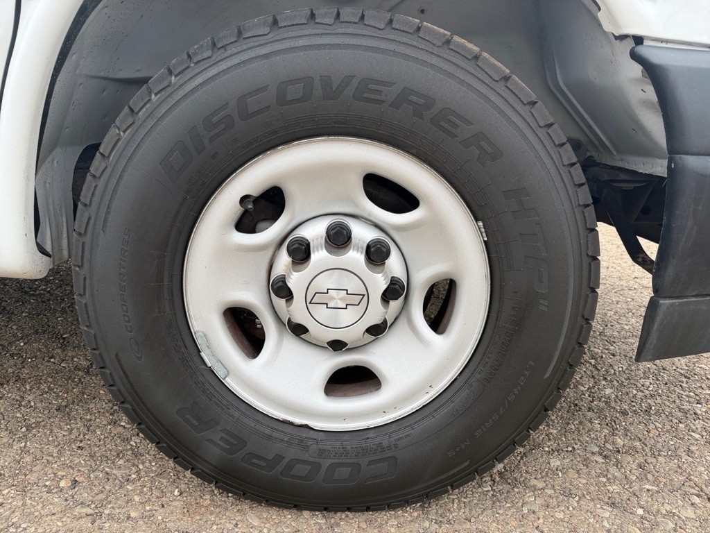 2020 Chevrolet Express Image 27