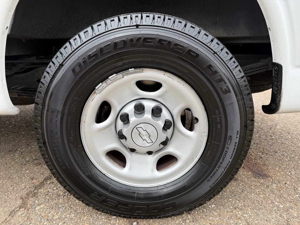 2019 Chevrolet Express Image 38