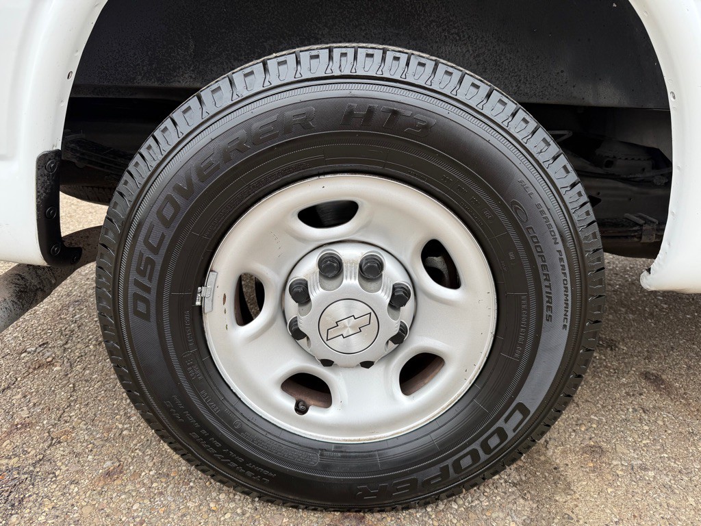 2019 Chevrolet Express Image 39