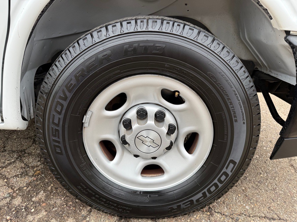 2019 Chevrolet Express Image 40