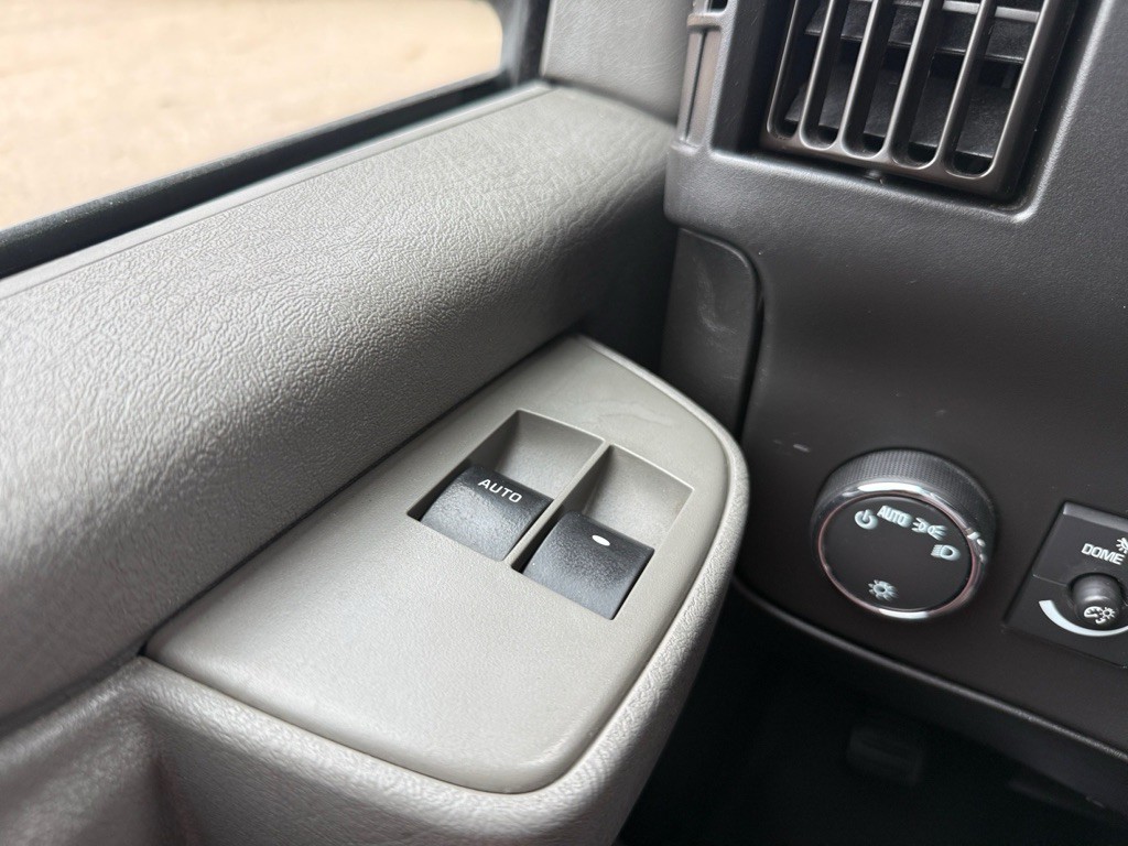 2019 Chevrolet Express Image 21