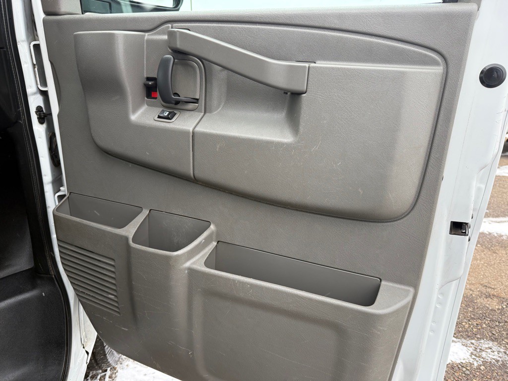 2021 Chevrolet Express Image 35