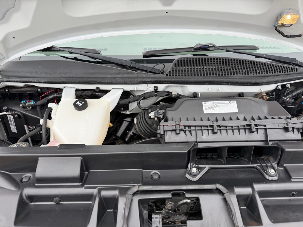 2021 Chevrolet Express Image 38
