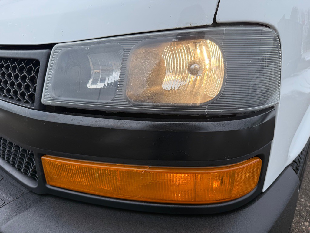 2021 Chevrolet Express Image 40