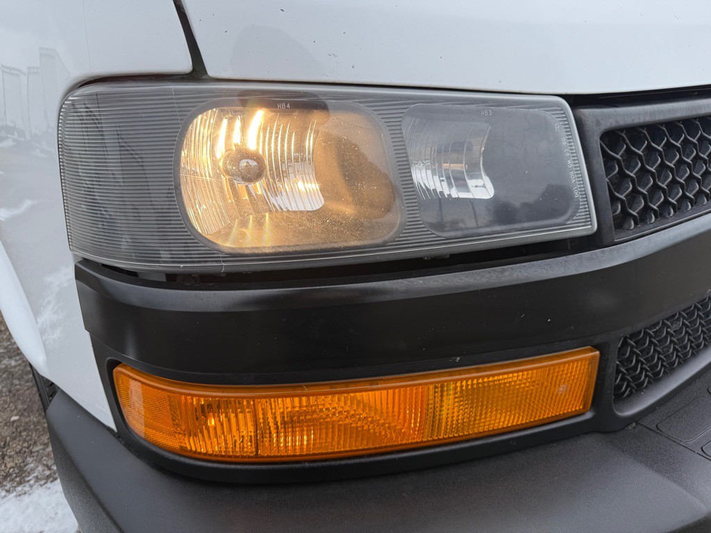 2021 Chevrolet Express Image 41