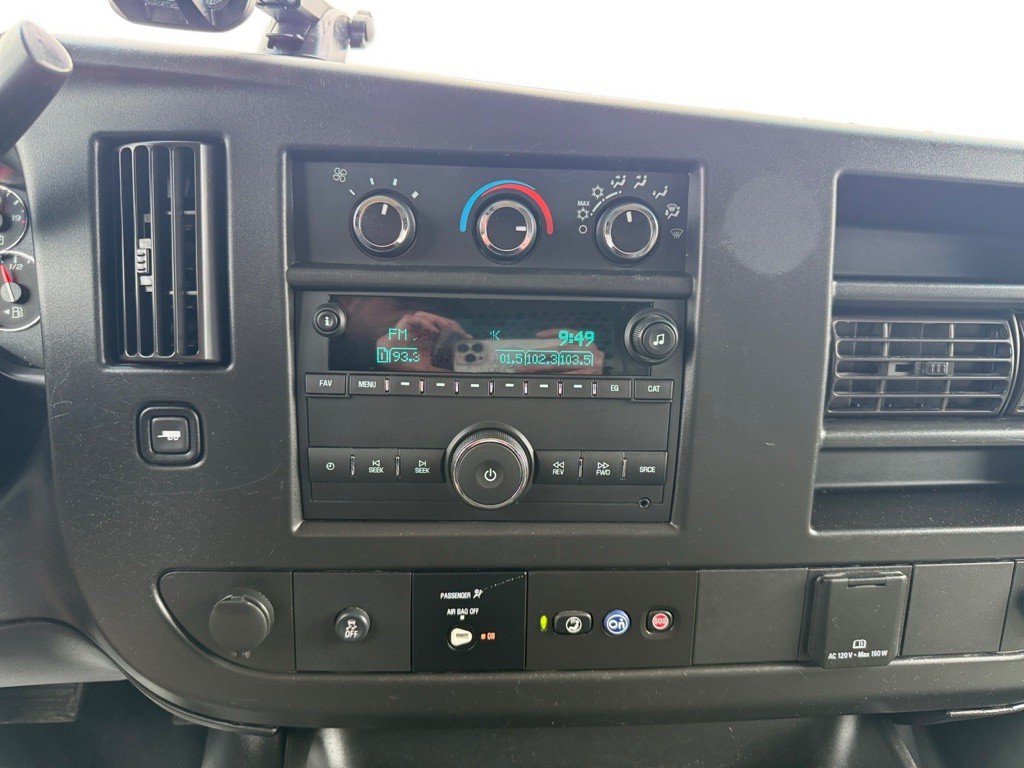 2021 Chevrolet Express Image 17