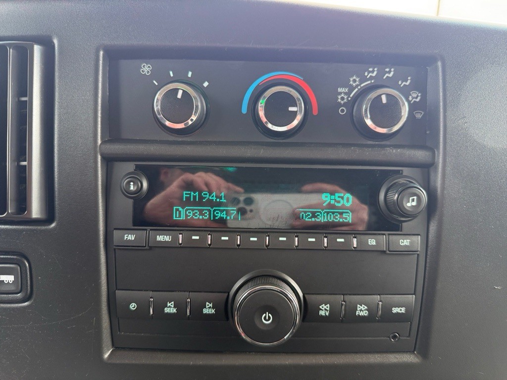 2021 Chevrolet Express Image 18