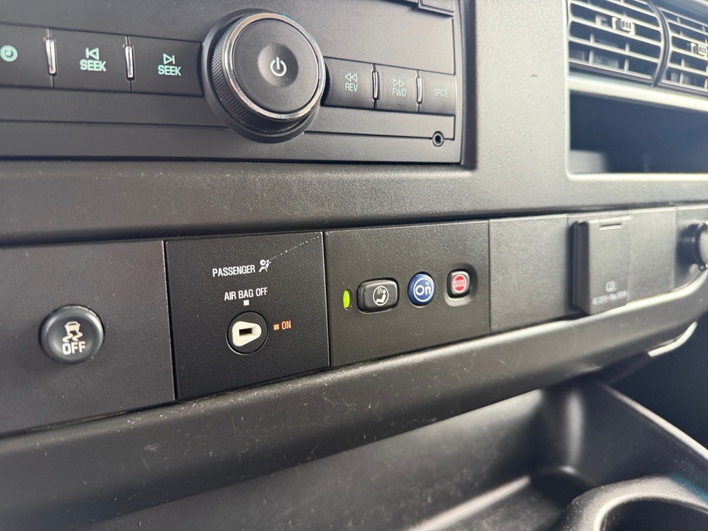 2021 Chevrolet Express Image 19