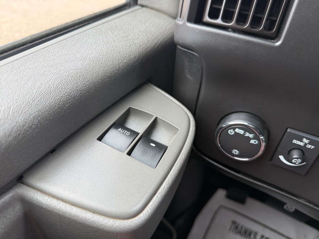 2021 Chevrolet Express Image 22