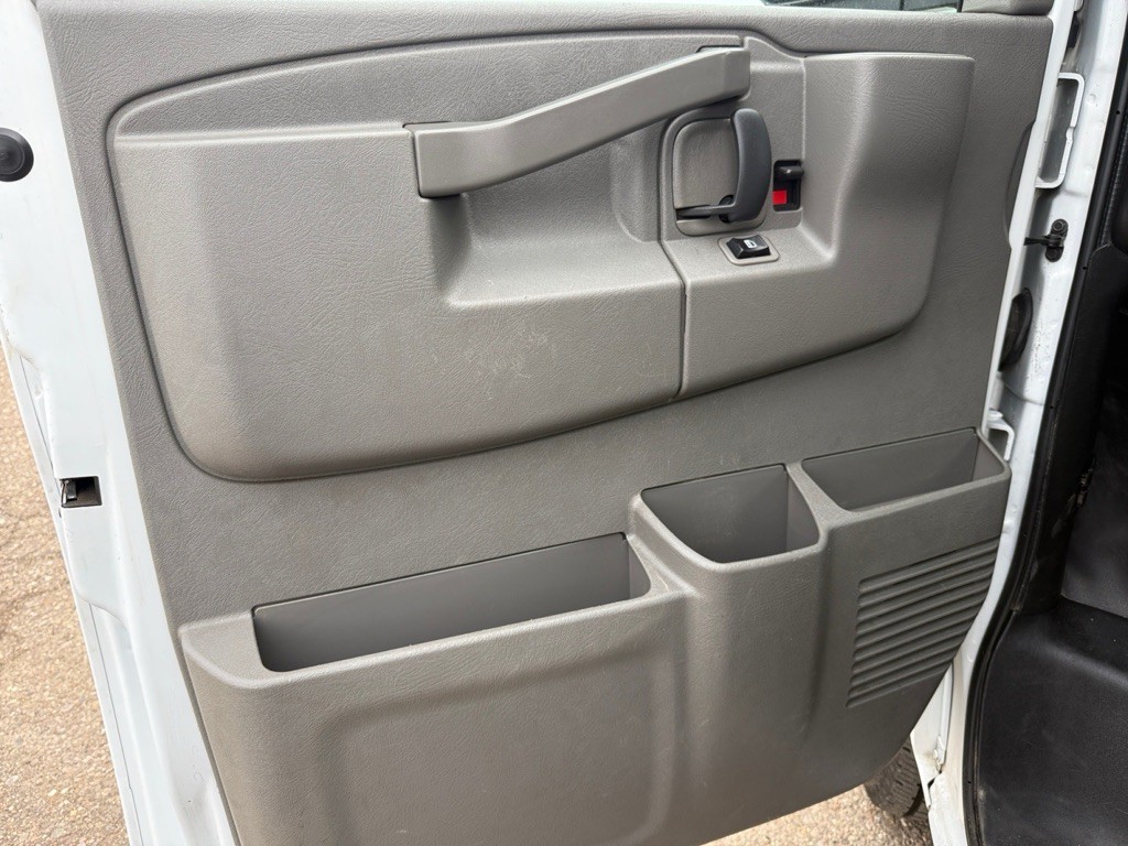 2021 Chevrolet Express Image 23