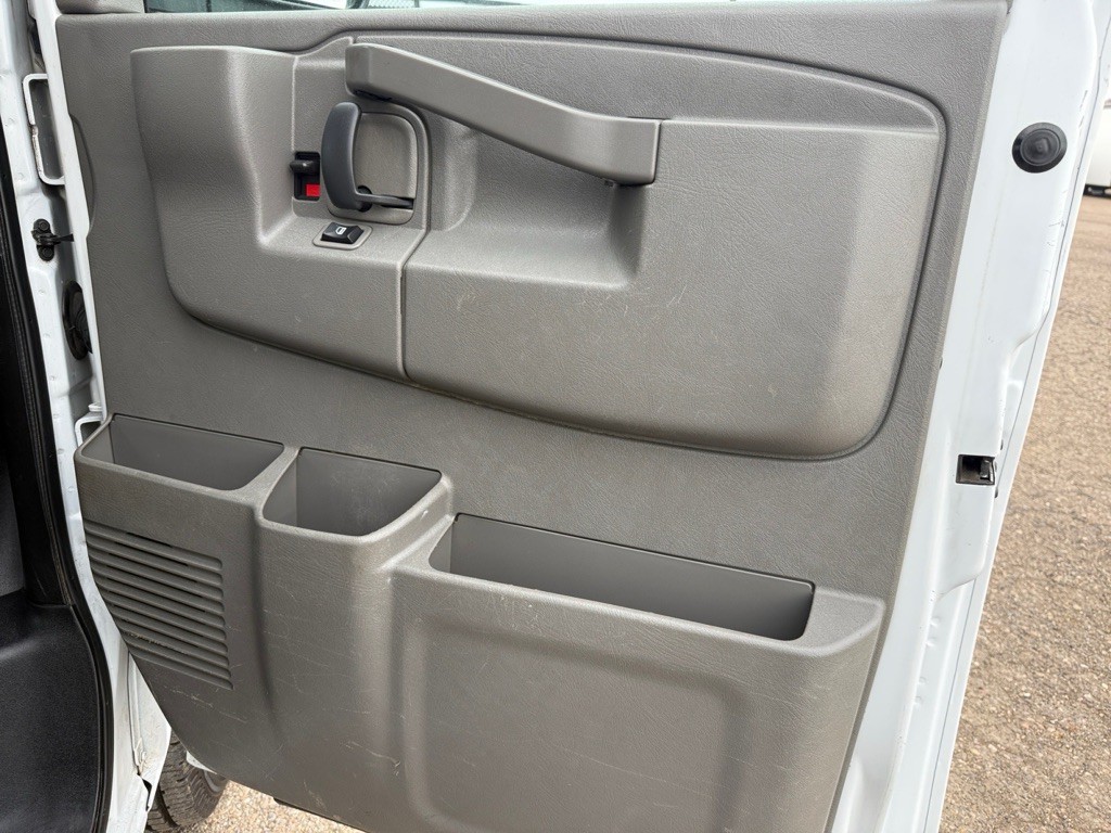 2021 Chevrolet Express Image 24