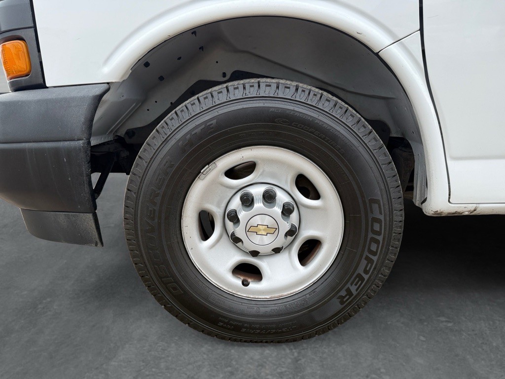 2021 Chevrolet Express Image 25
