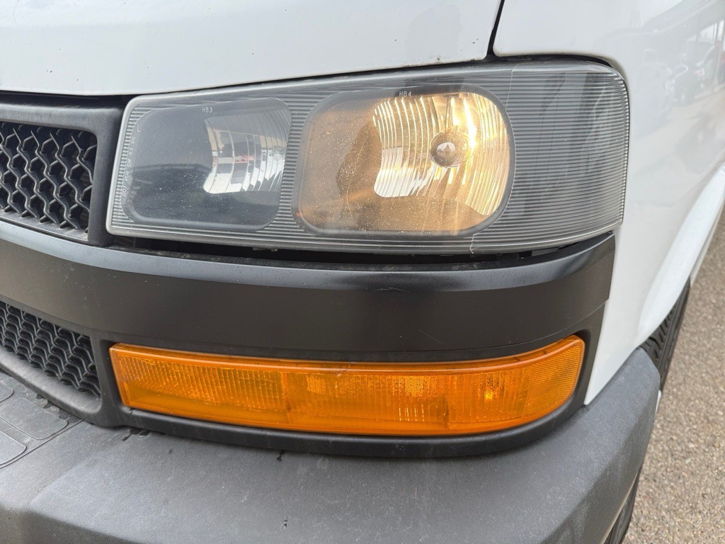 2021 Chevrolet Express Image 27