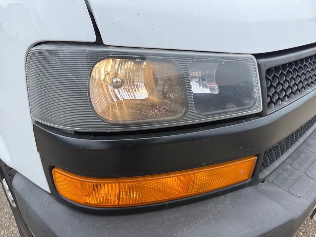 2021 Chevrolet Express Image 28