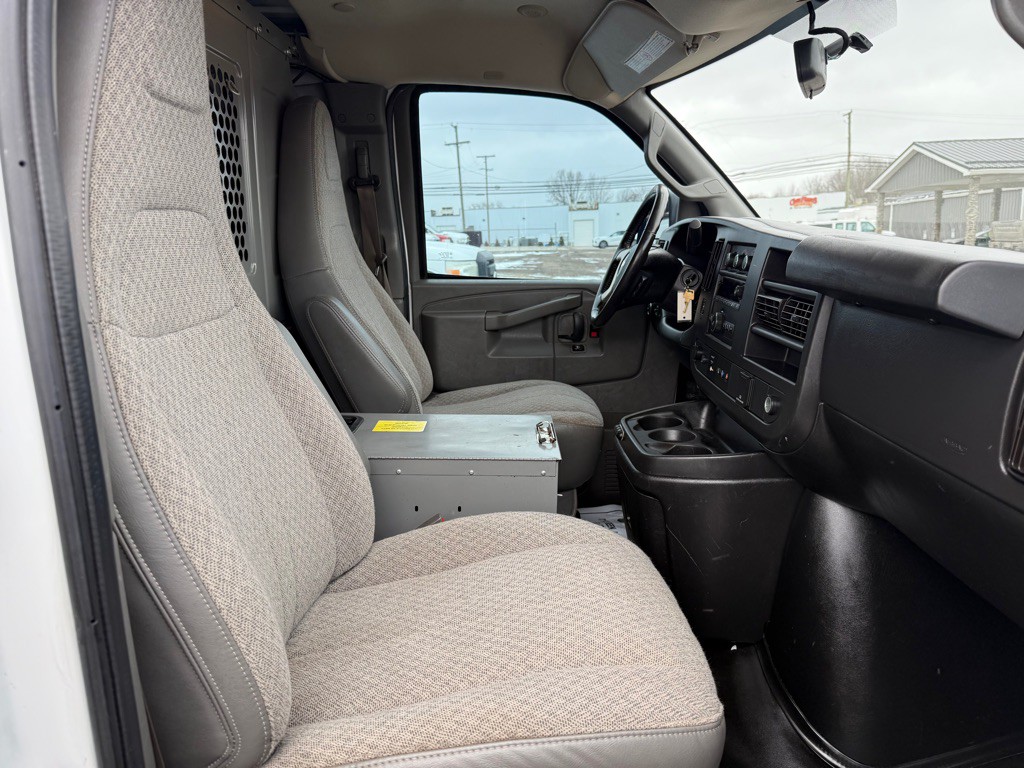 2019 Chevrolet Express Image 17