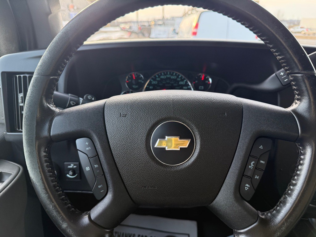 2020 Chevrolet Express Image 23