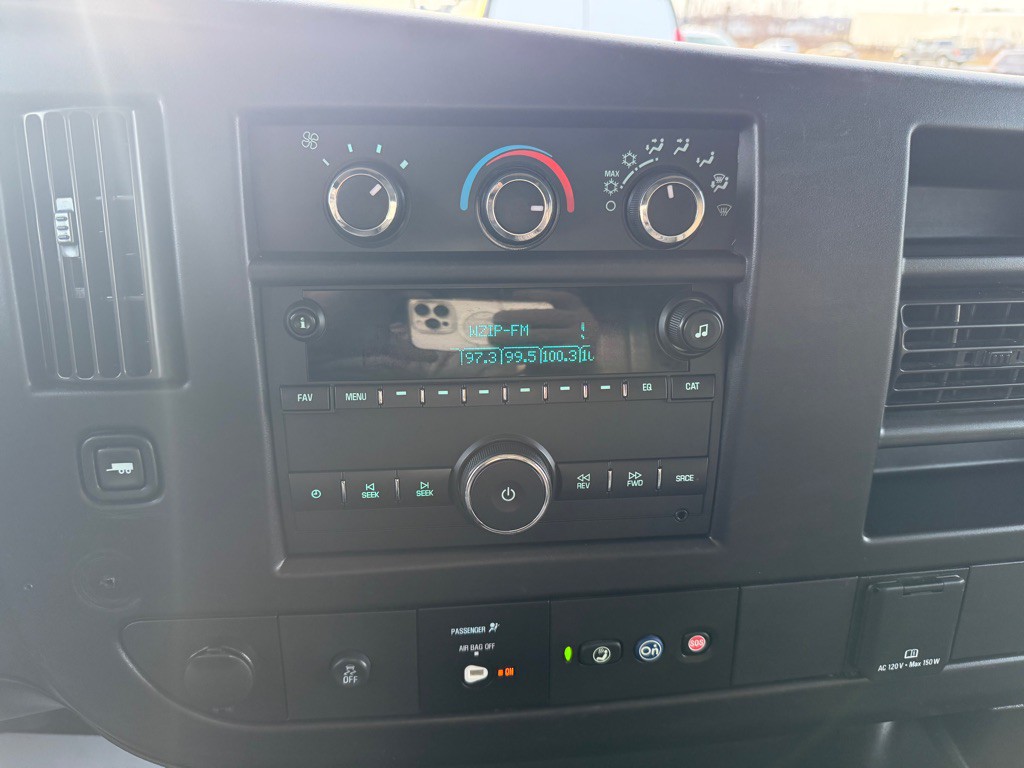 2020 Chevrolet Express Image 25