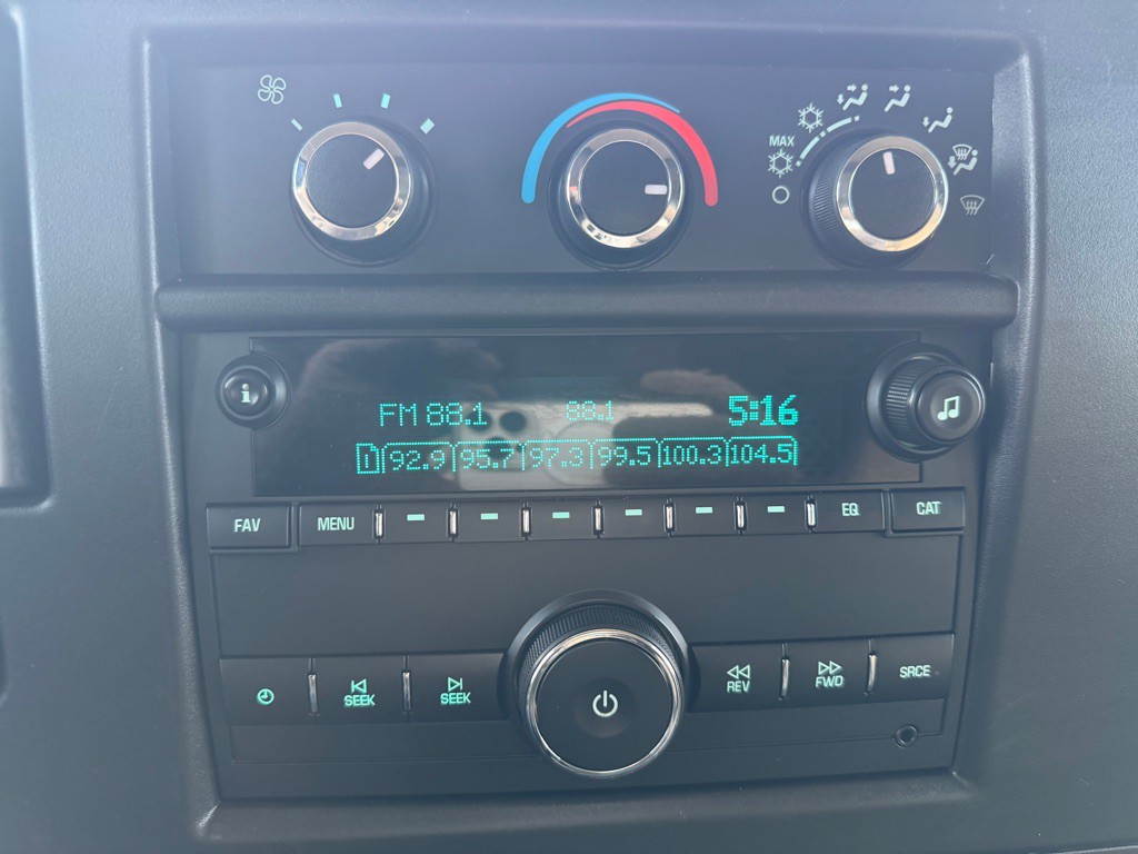 2020 Chevrolet Express Image 26