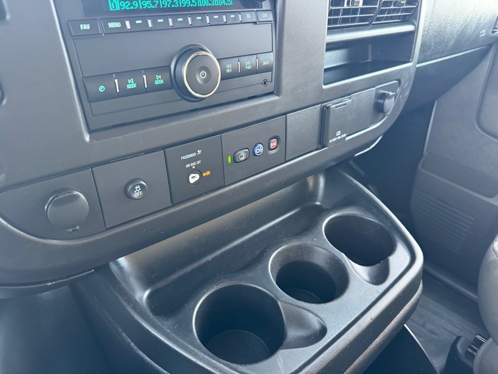 2020 Chevrolet Express Image 27