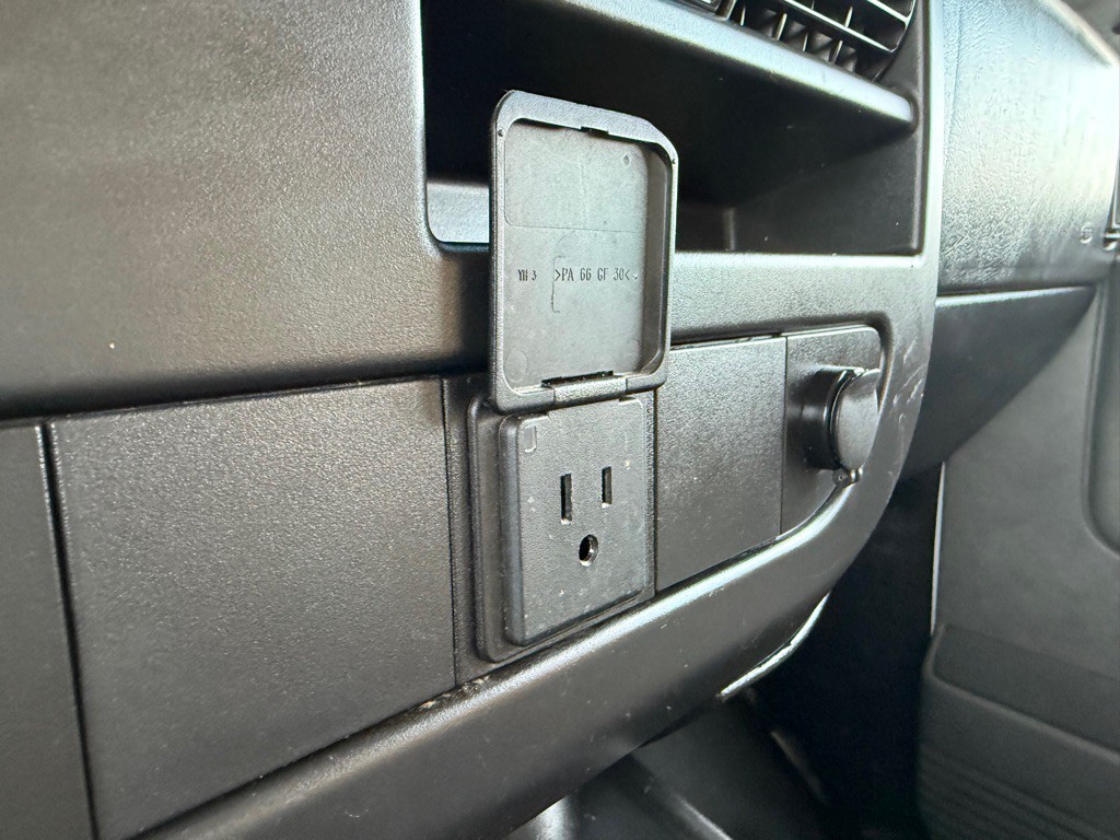 2020 Chevrolet Express Image 29