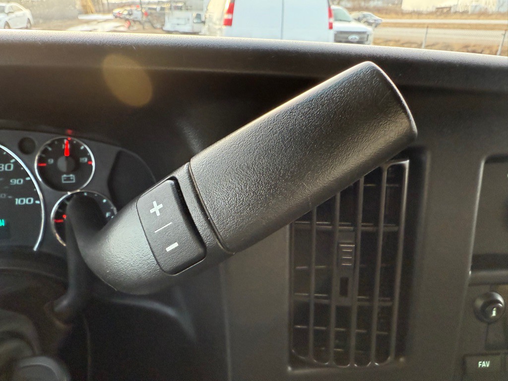 2020 Chevrolet Express Image 30