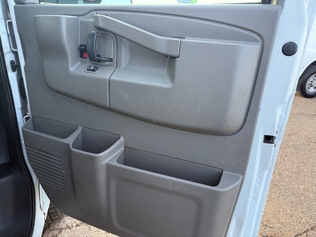 2020 Chevrolet Express Image 37