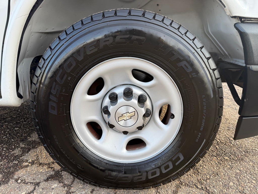 2020 Chevrolet Express Image 42