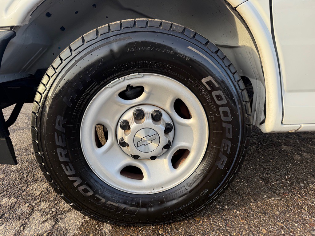 2020 Chevrolet Express Image 43