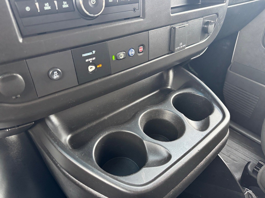 2020 Chevrolet Express Image 20