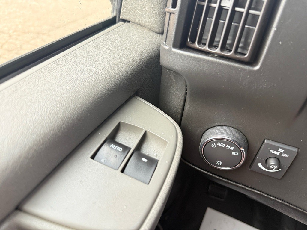 2020 Chevrolet Express Image 23