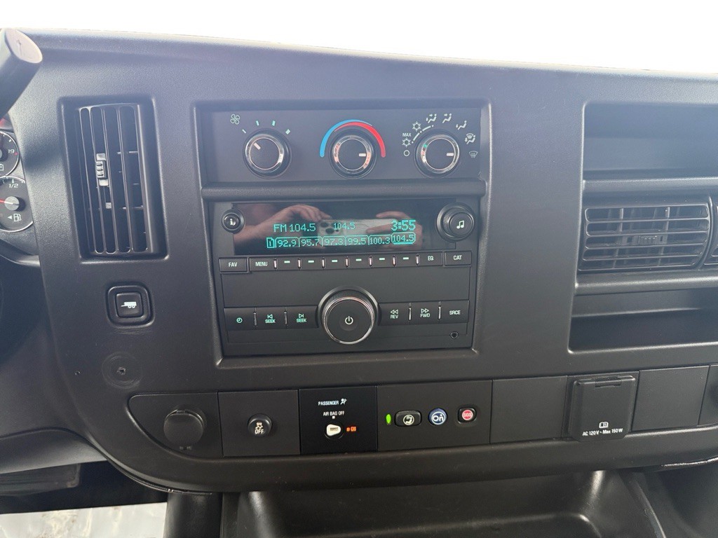2020 Chevrolet Express Image 24