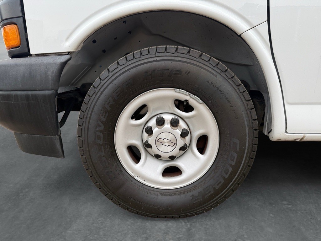 2020 Chevrolet Express Image 26