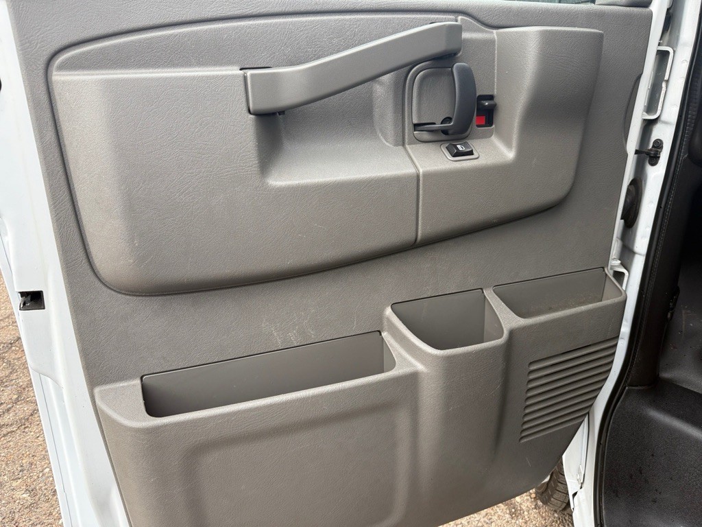 2020 Chevrolet Express Image 33