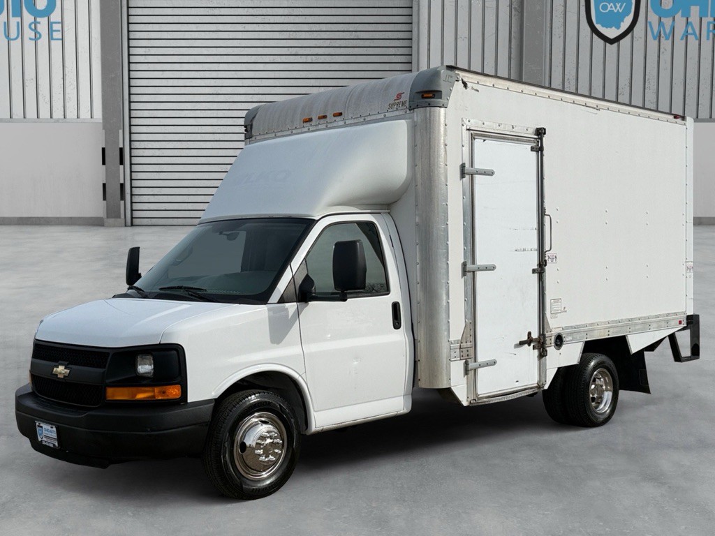2016 Chevrolet Express Image 1