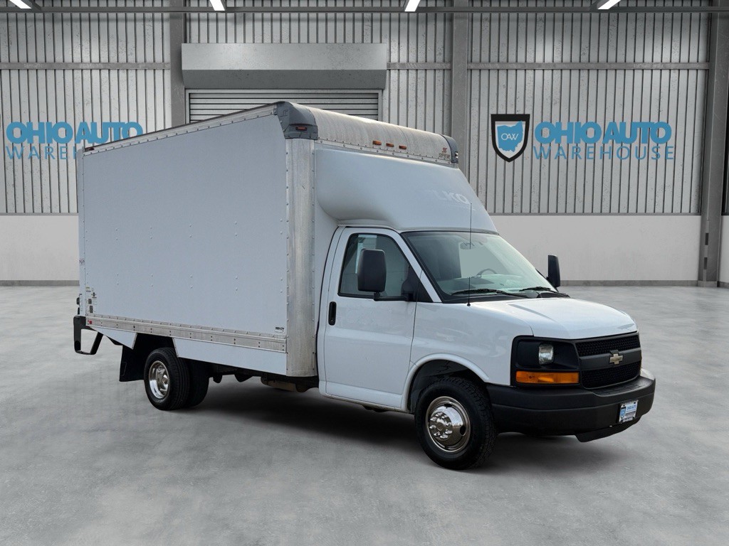 2016 Chevrolet Express Image 3