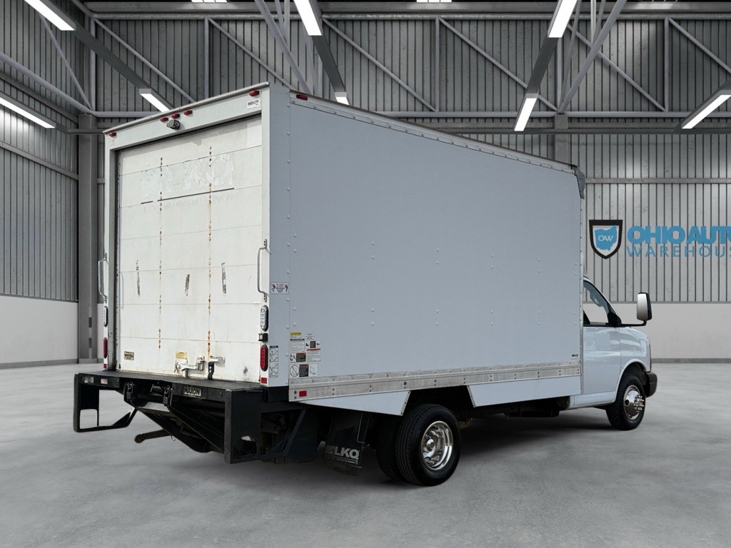 2016 Chevrolet Express Image 8