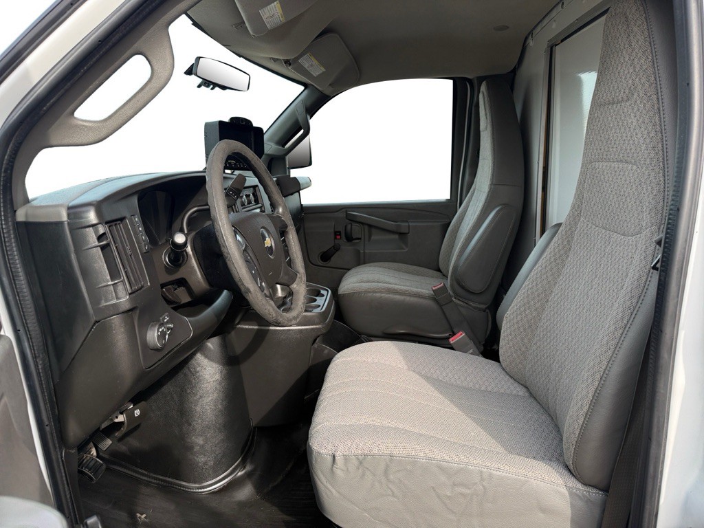 2016 Chevrolet Express Image 9