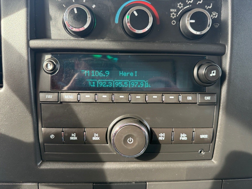 2016 Chevrolet Express Image 16