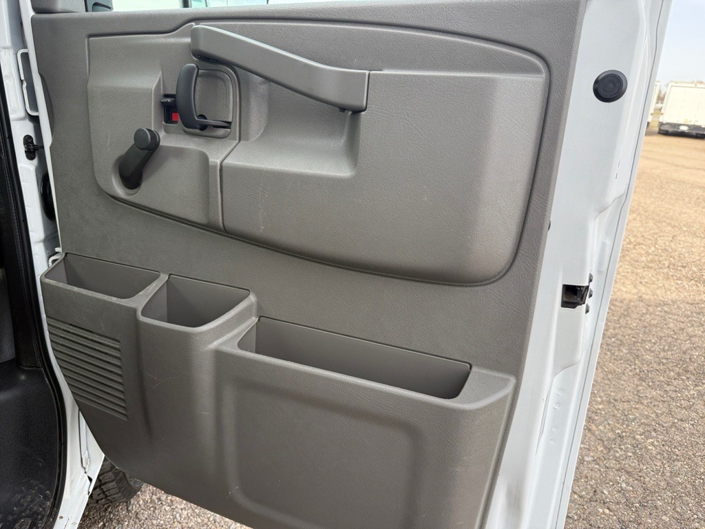 2016 Chevrolet Express Image 21