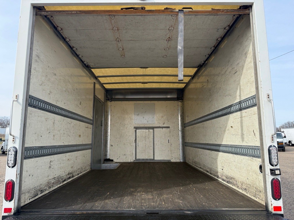 2016 Chevrolet Express Image 22