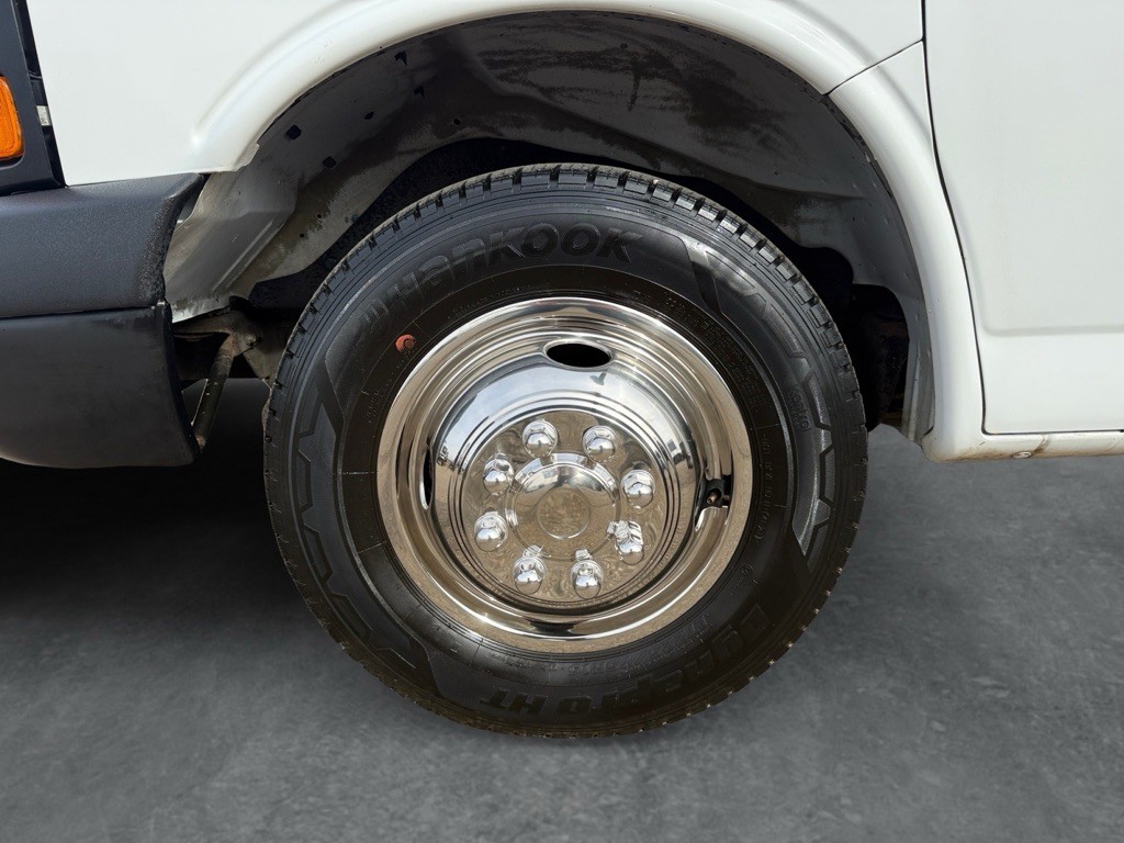 2016 Chevrolet Express Image 26