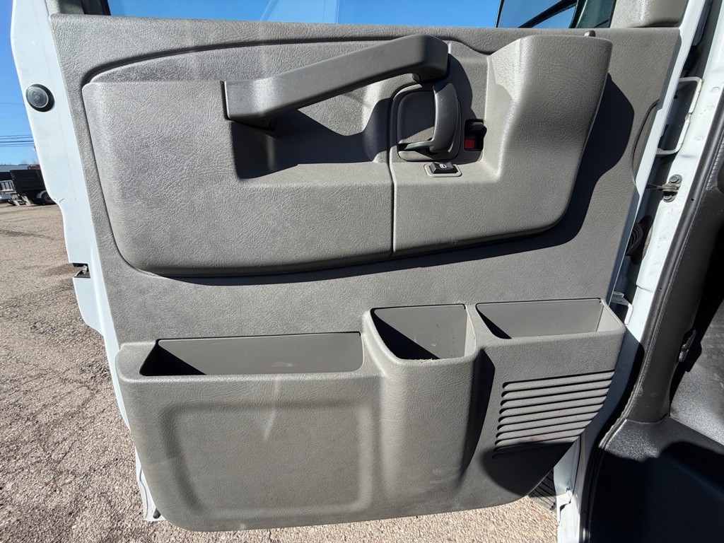 2020 Chevrolet Express Image 28