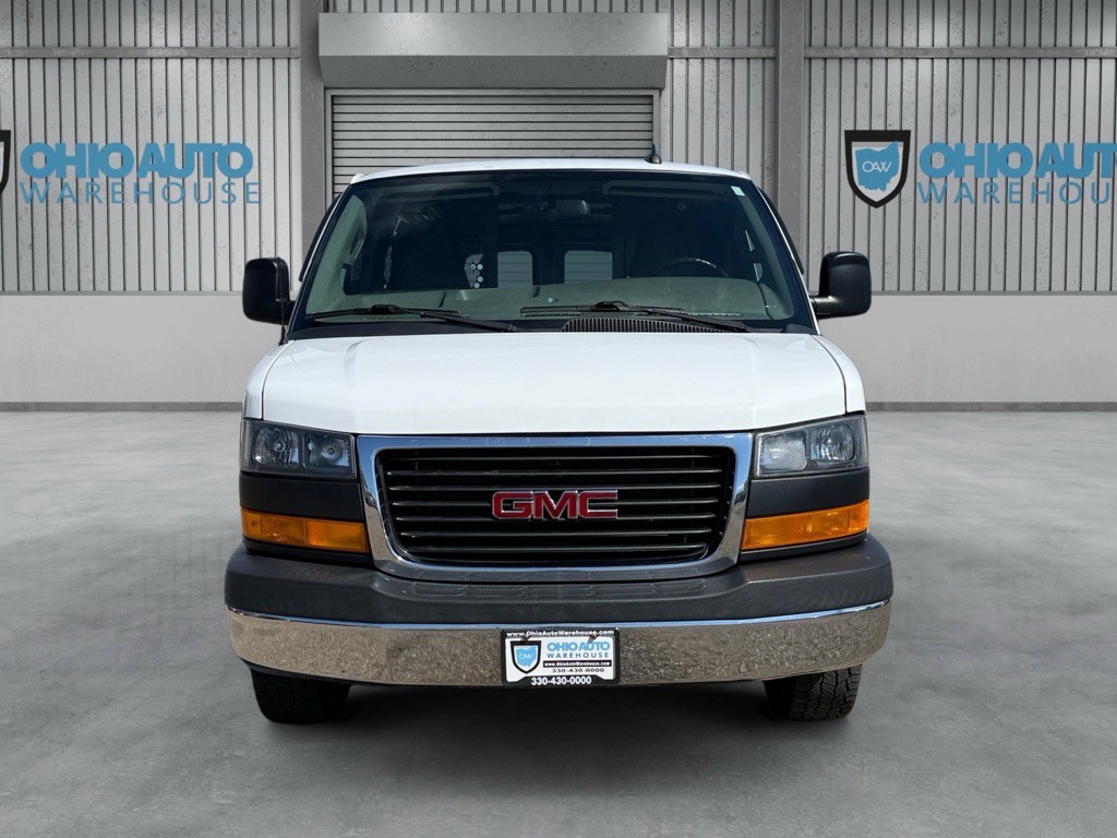 2018 GMC Savana Image 2