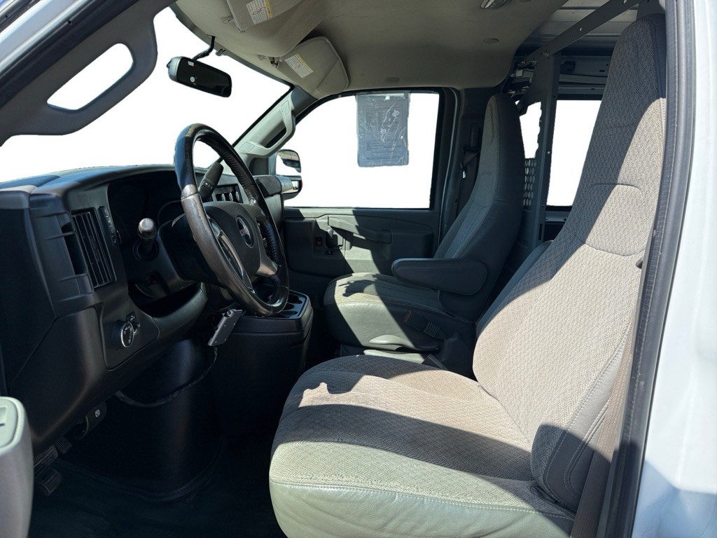 2018 GMC Savana Image 9