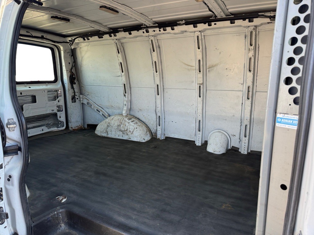 2018 GMC Savana Image 11